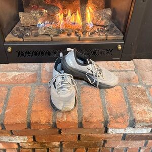 Brooks Revel in Grey